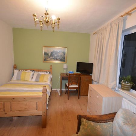 Double Bedroom With View To The Garden Оксфорд Екстер'єр фото