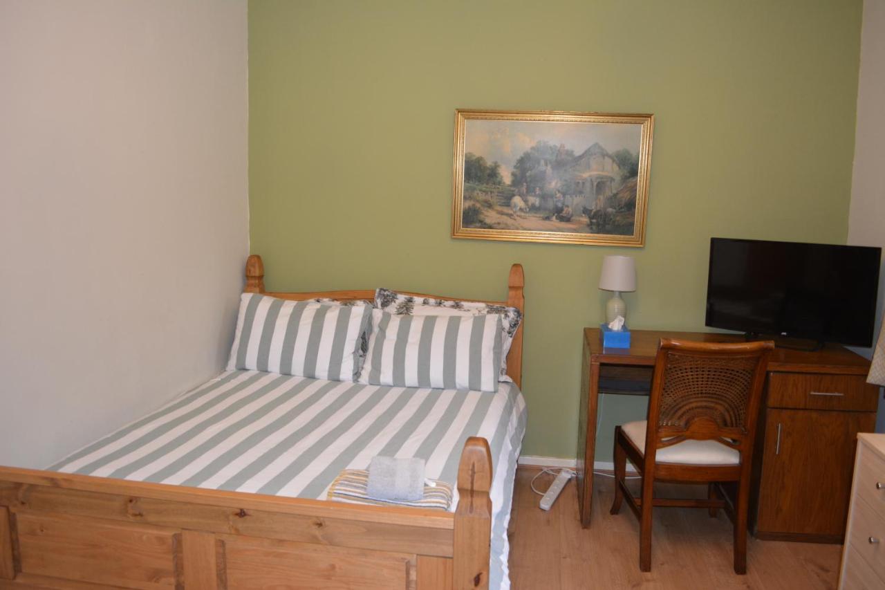 Double Bedroom With View To The Garden Оксфорд Екстер'єр фото