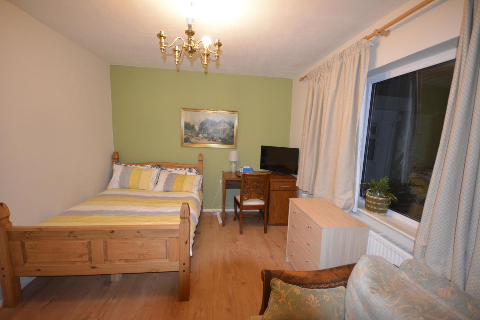 Double Bedroom With View To The Garden Оксфорд Екстер'єр фото